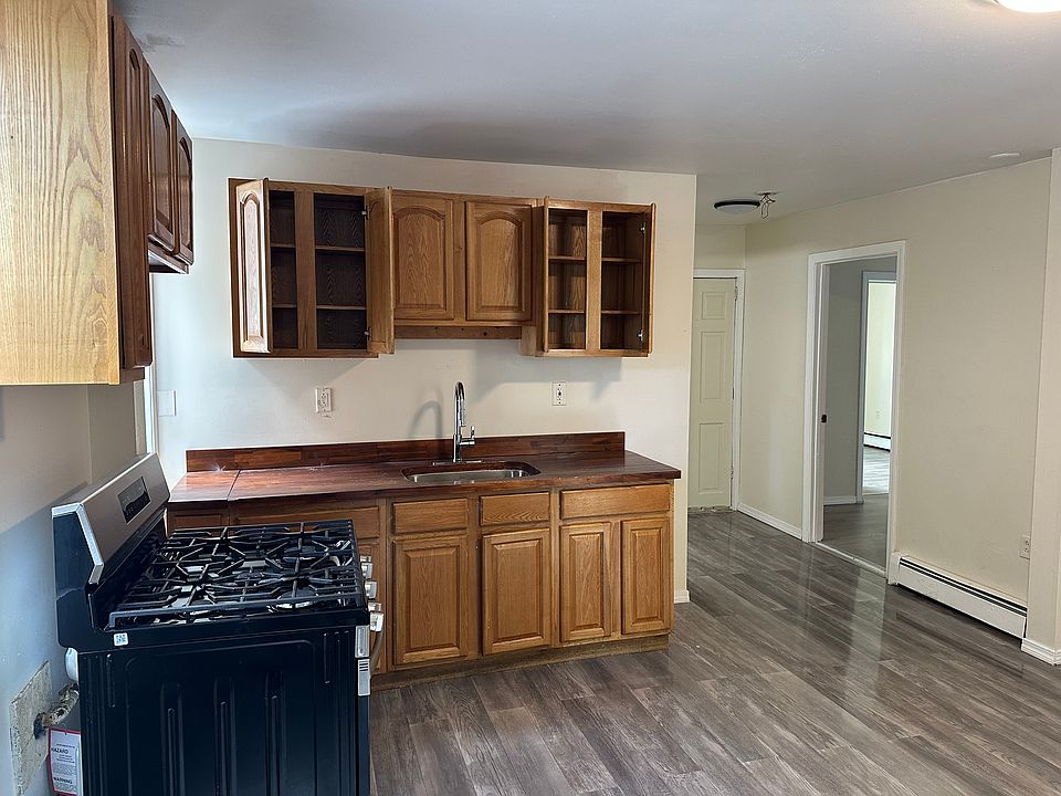 596 Zion St, Hartford, CT 06106 | Zillow