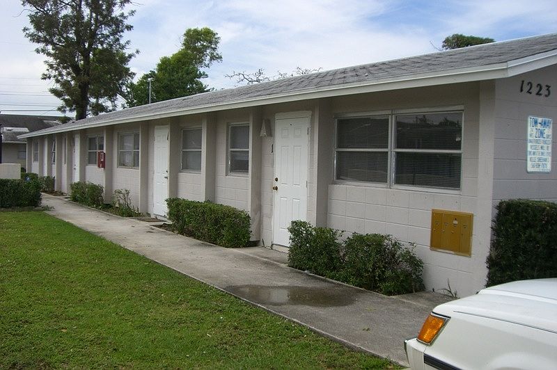 1st image of 1223 19th Ave N APT 2