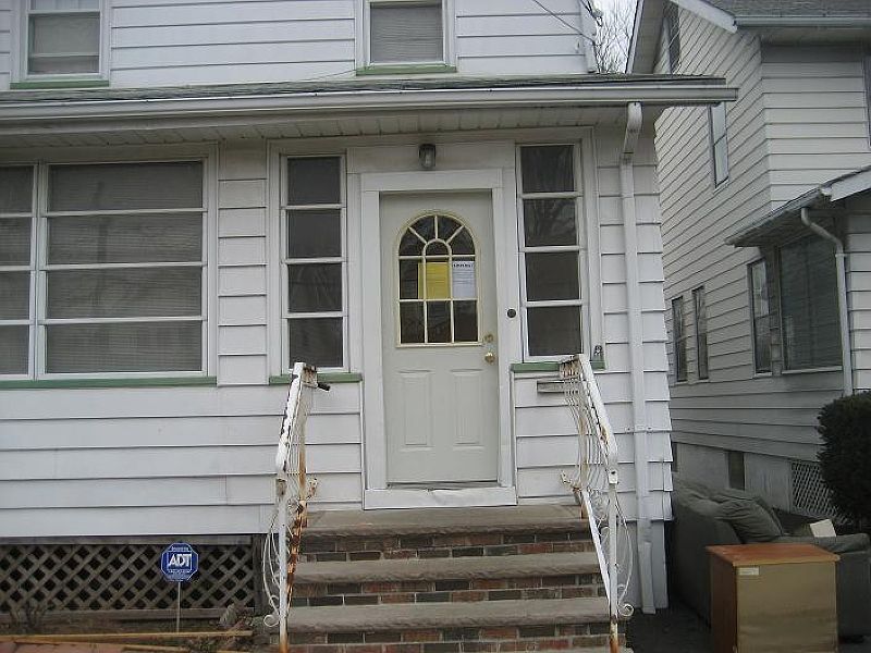 2nd image of 1392 Isabella Ave