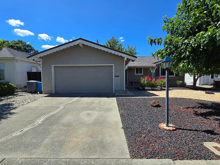 118 Yosemite Cir — Photo 1
