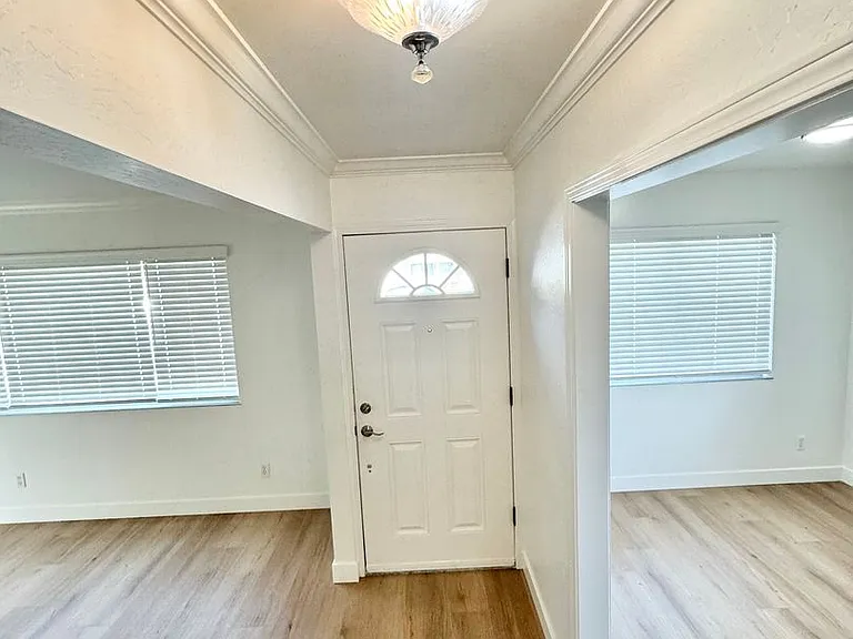 1797 Knox St — Photo 2