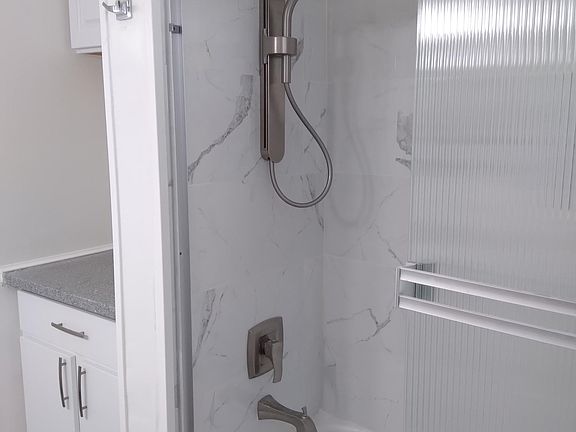 5th image of 13902 S Budlong Ave #4A