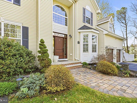 5th image of 13 Longworth Ct