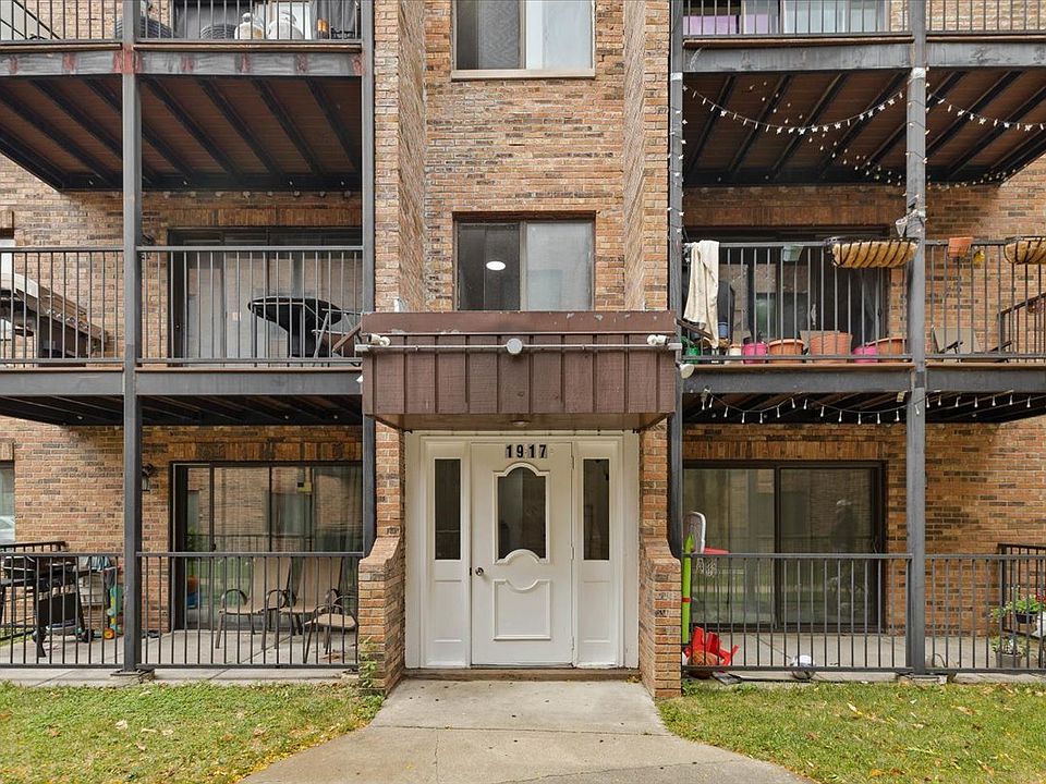 1st image of 1917 W Granville Ave APT 301