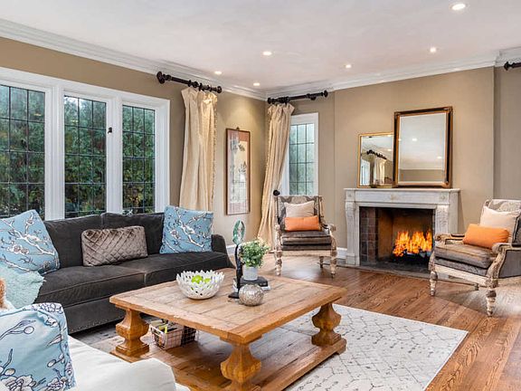 2nd image of 4098 N Lake Dr