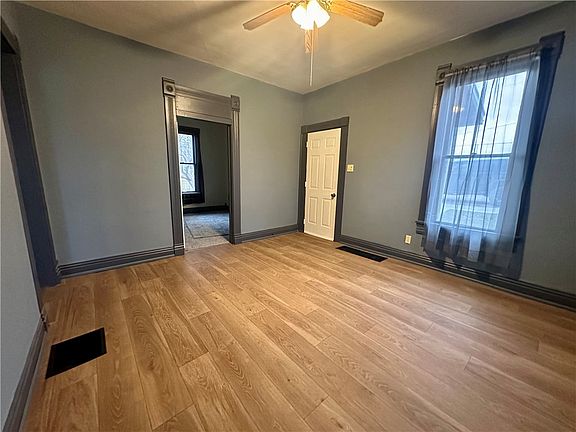 5th image of 515 Buena Vista St