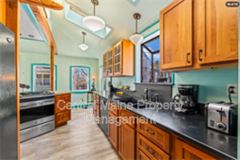 2 bed, 1.0 bath, $2,600 — Photo 2