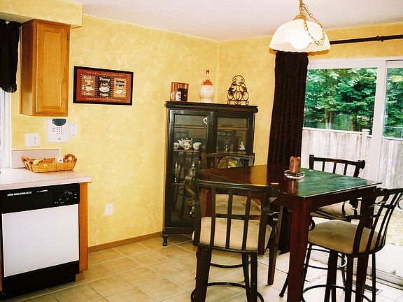 Big Bright Eat In Kitchen