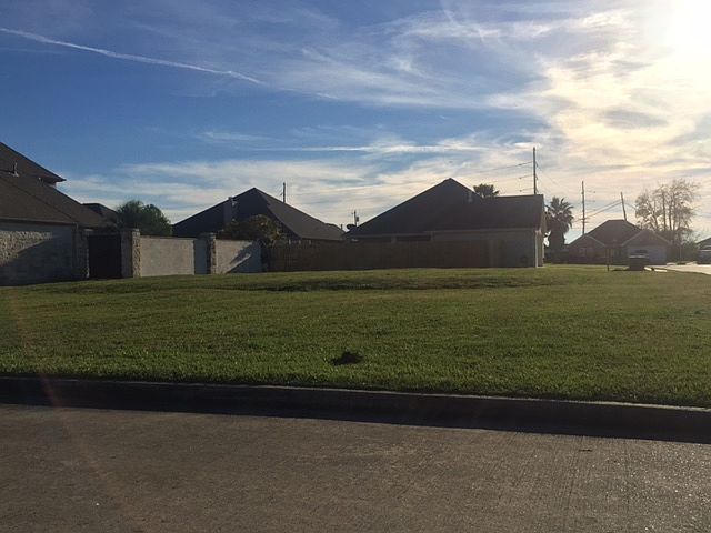 1st image of 521 Roanoke Dr