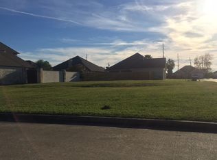 521 Roanoke Dr, Port Neches, TX 77651