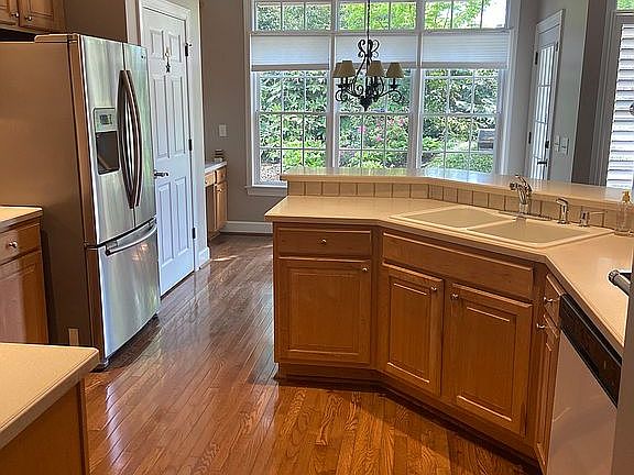 Kitchen & breakfast nook