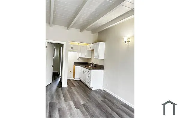 Building Photo - 100 E 69th Way #H