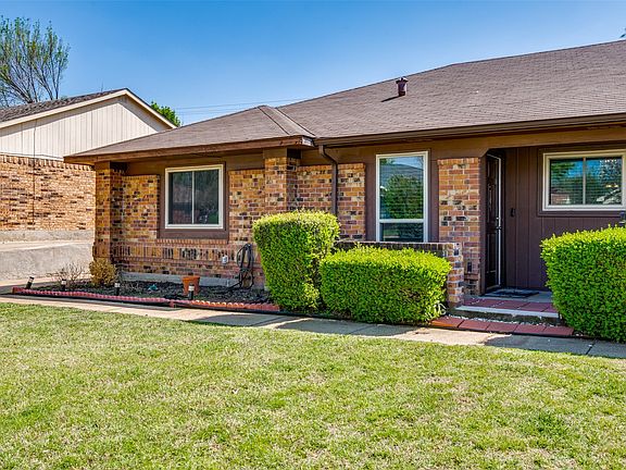 3rd image of 109 Hickory Springs Dr