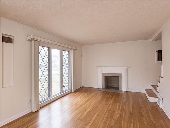 5th image of 15502 Westview Ave