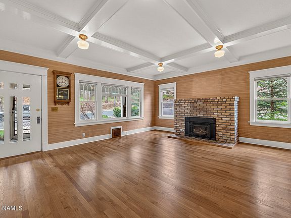 3rd image of 211 E Elm Ave