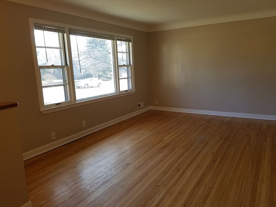 Family Room: 11'x12'