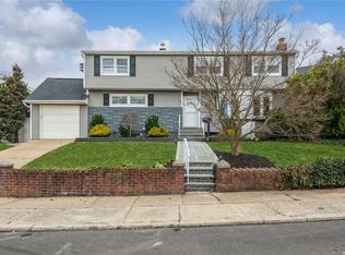 888 Plum Tree Rd W, Westbury, NY 11590