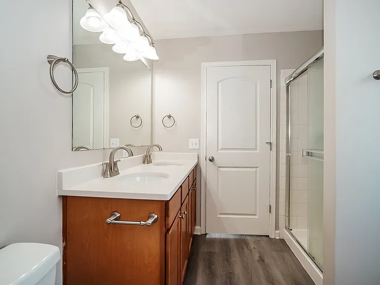 804 Zeller Dr — Photo 14