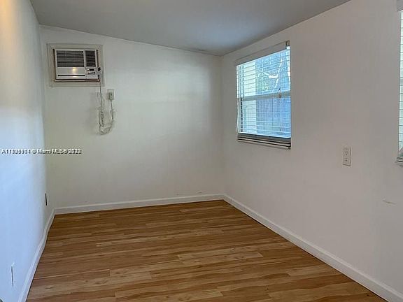 5th image of 740 NE 15th Ave