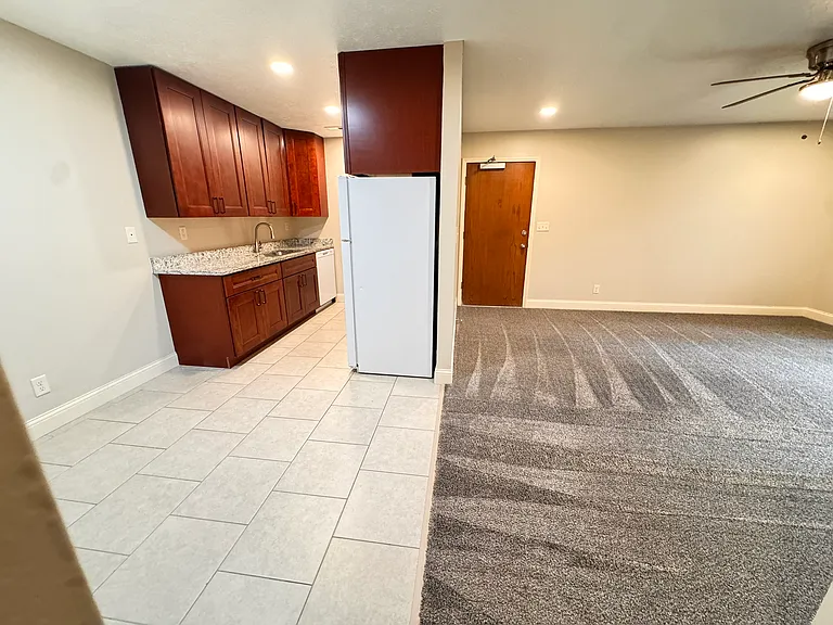 5100 Emerald Dr #13 — Photo 6