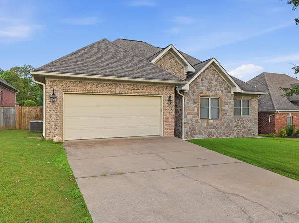 7426 Peach Blossom Ave, Benton, AR 72019