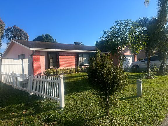 FRONT OF HOUSE1