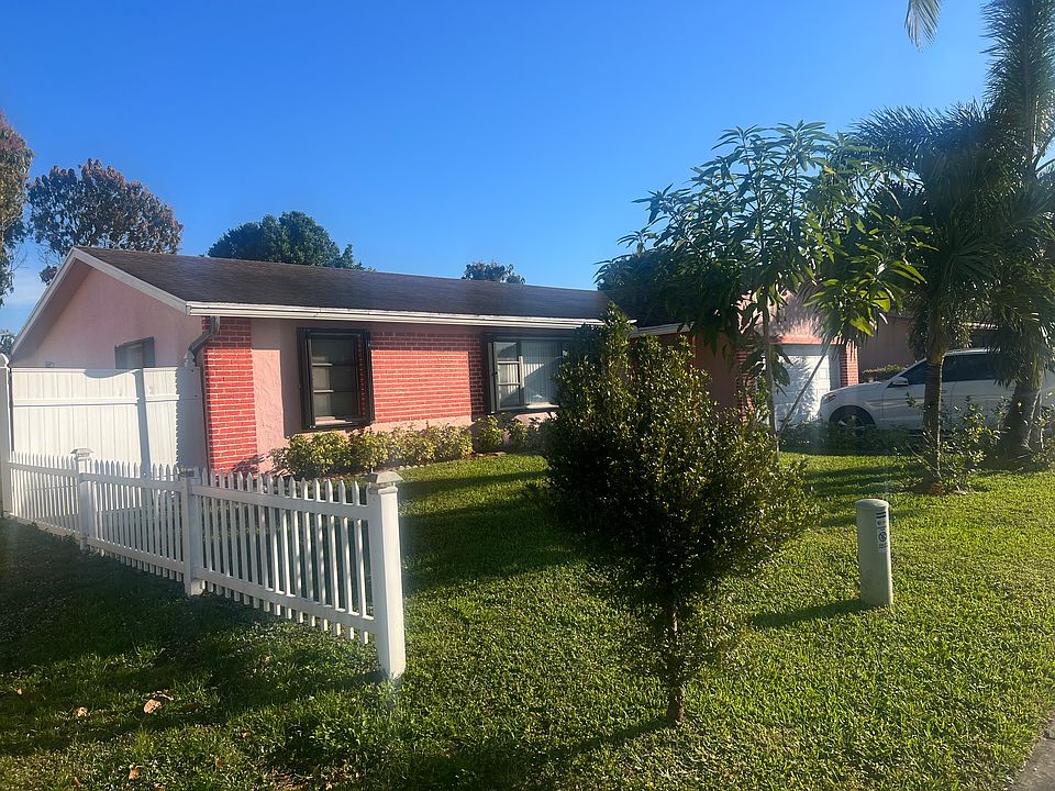 FRONT OF HOUSE1