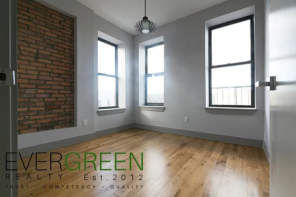 Rented by Evergreen Apartments BK | media 42