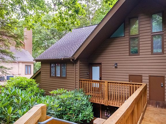 2nd image of 755 Laurelwood