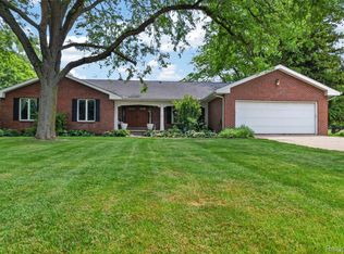 1330 Meadow Green Ln, Linden, MI 48451