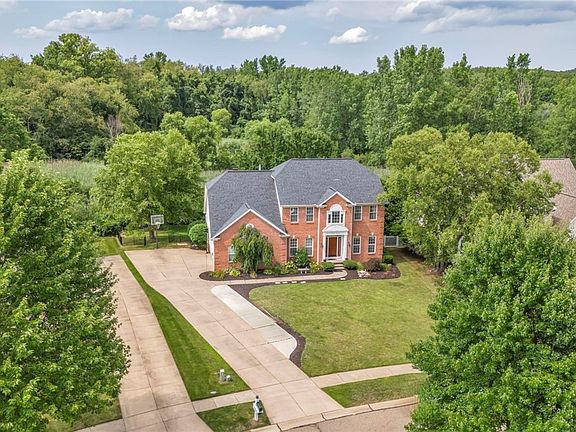 3rd image of 3036 Woodcrest Dr