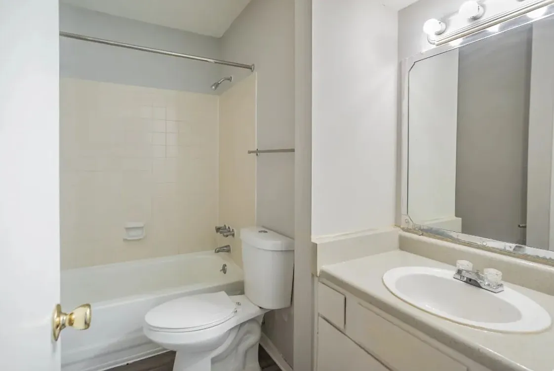 Stonegate Apartments — Photo 3
