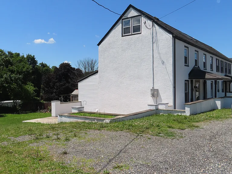 1008 Reading Ave — Photo 6
