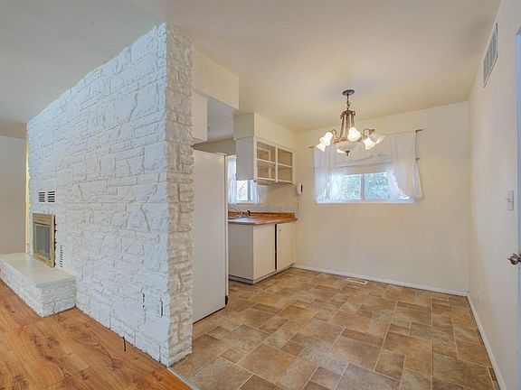5th image of 2412 Mountain View Dr