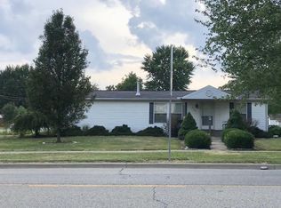 614 S 6th St, Marshall, IL 62441