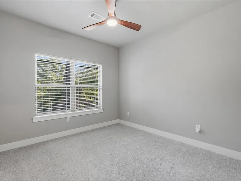 8 Leyland Dr — Photo 27