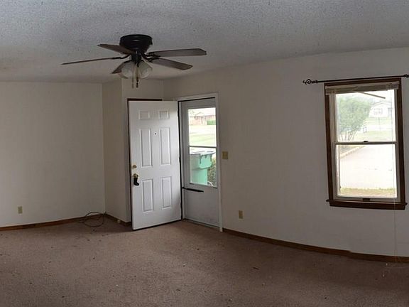 5th image of 1215 N Pacific Ave