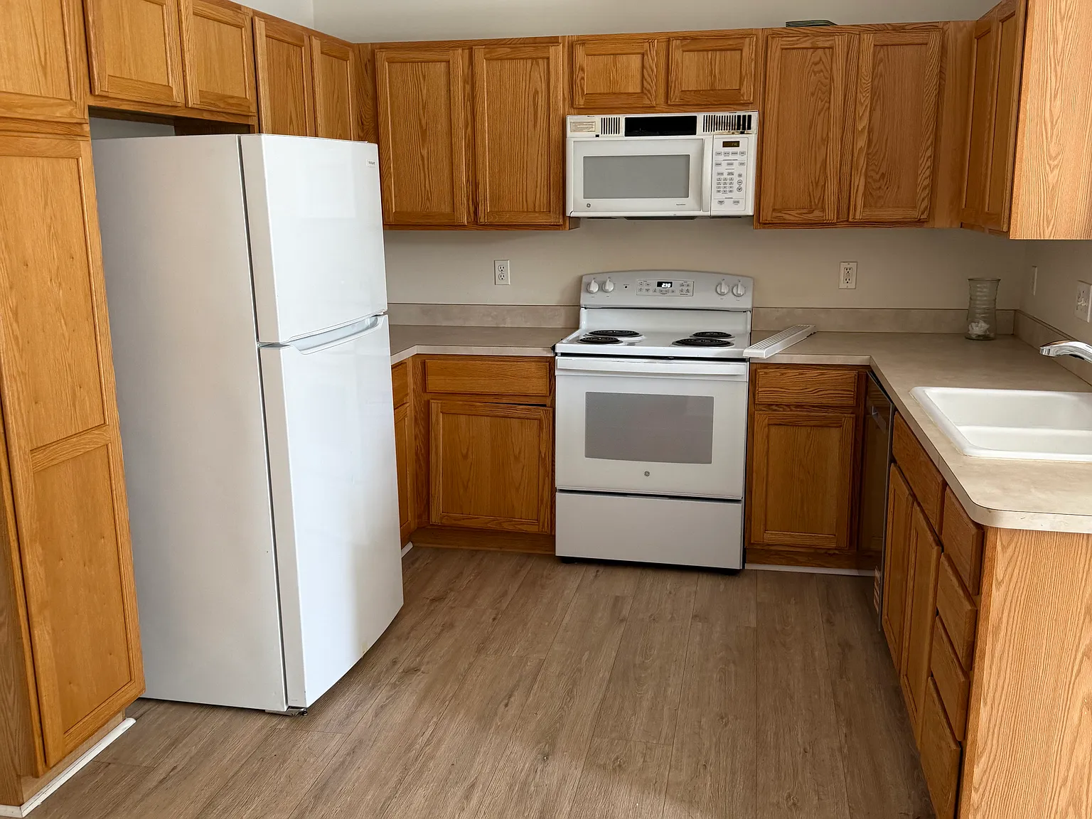 2 bed, 1446 sqft, $1,900 — Photo 2