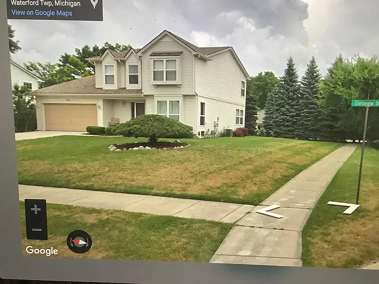 1453 Glenview Dr — Photo 3