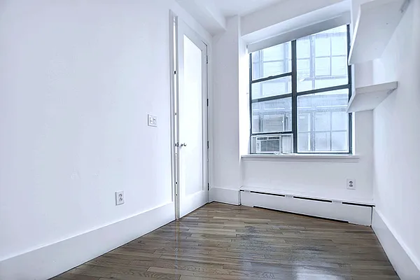 Rented by Urbane Brokerage | media 10