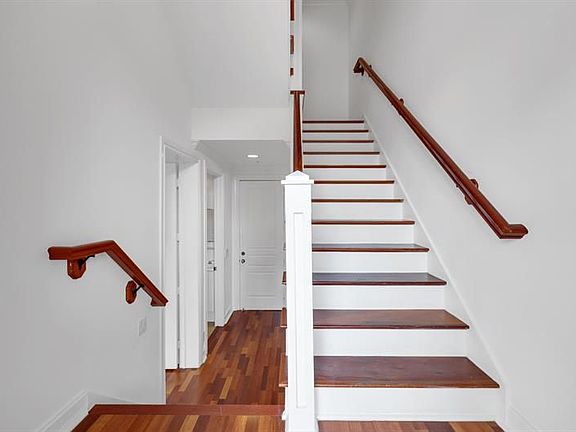 3rd image of 356 W Mallory Cir
