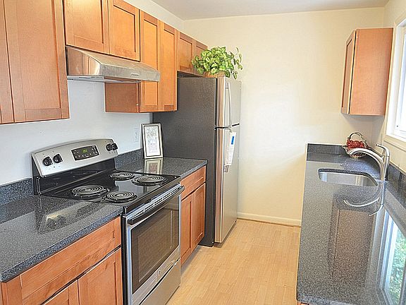 4th image of 16 Prairie Rose Ct #11-8