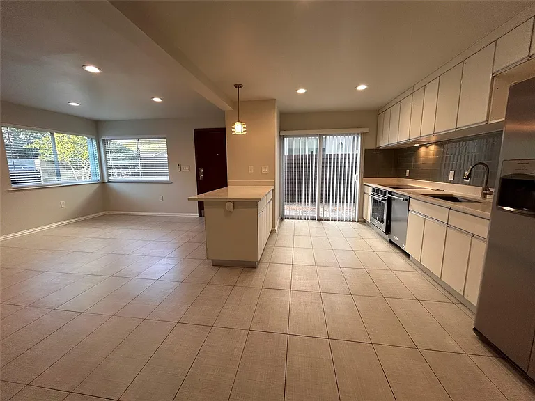 8922 Trone Cir #A — Photo 4