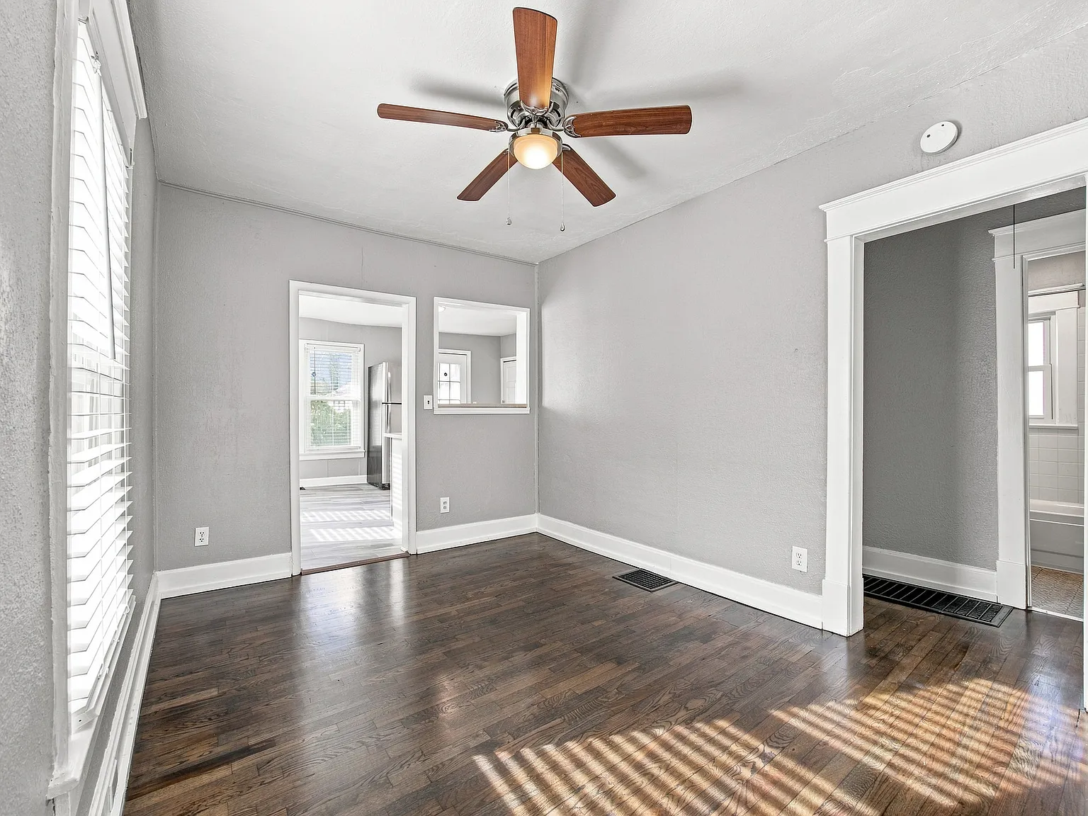 2 bed, 760 sqft, $1,600 — Photo 3