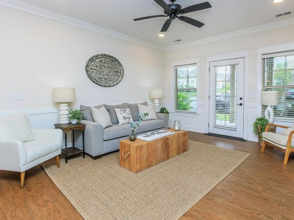 100 John Green Pl #2-205