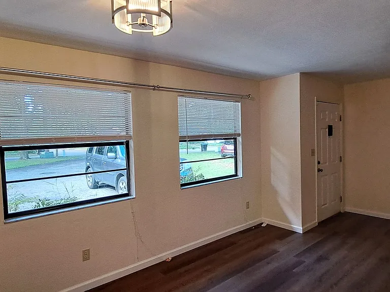 1715 SW 69th Way — Photo 6