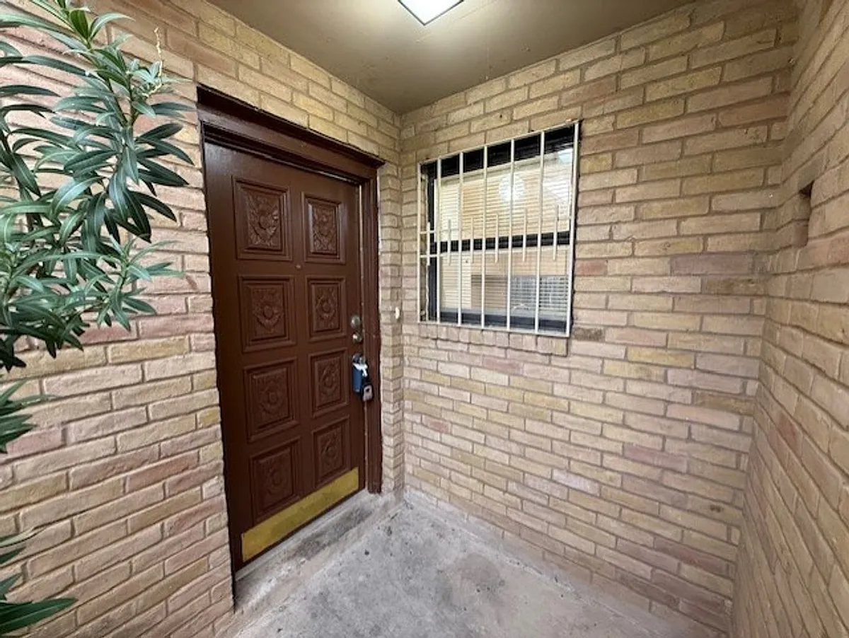 Building Photo - 1002 Castle Heights Dr