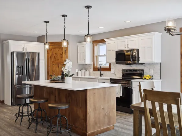 494 Westwood Dr, River Falls, WI 54022