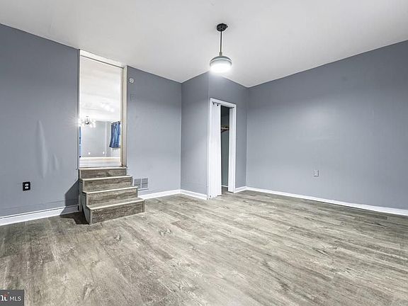 2nd image of 2209 W 3rd St