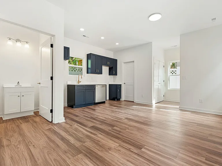 711 Gerard St #C — Photo 6